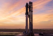 SpaceX's 13th Starship flight test launches with Starlink's next-gen satellites