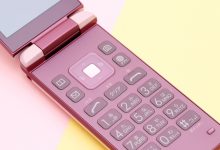 Why Japan said goodbye to traditional flip phones