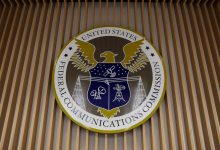 FCC chair wants to let prisons jam illegal cellphones